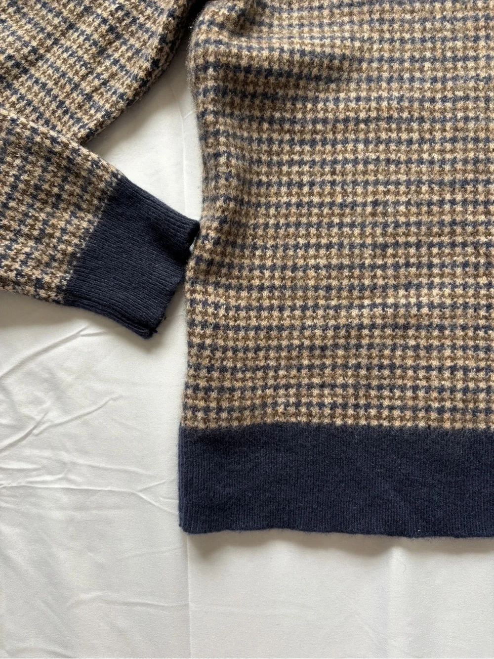 J. Crew Merino wool-blend sweater in houndstooth jacquard Size Large